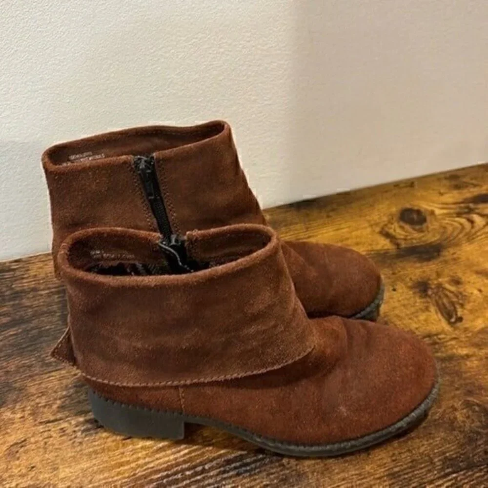 Born brown suede booties size 6